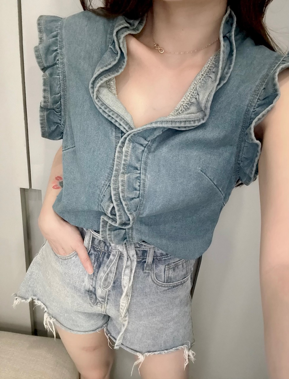 Ndudshop – Ruffled denim top (Kode: 5149)